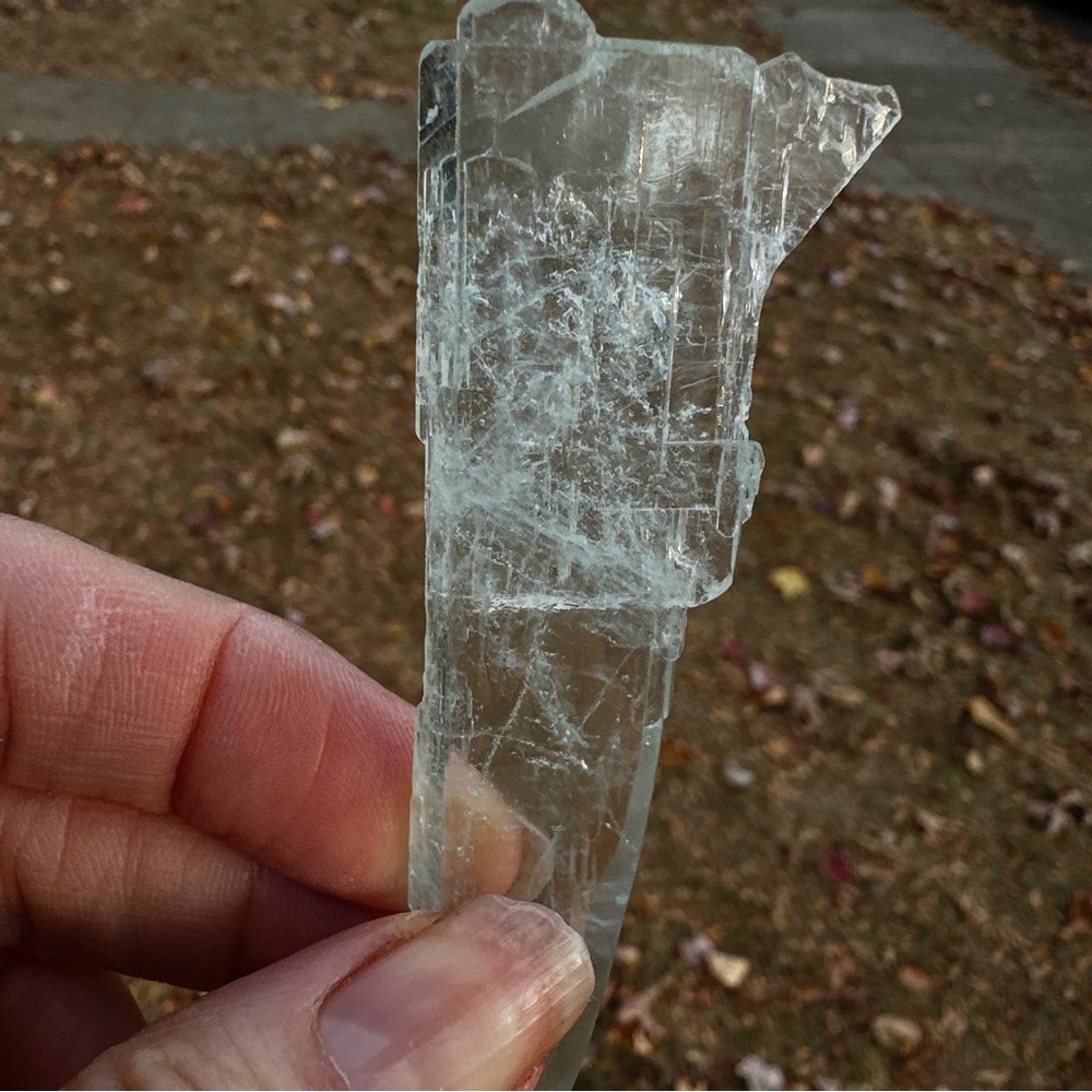 77.45 Carat’s Rough Aquamarine Crystal - Picture 14 of 14